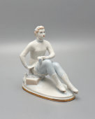 Статуэтка «Фигуристка-физкультурница», скульптор Е. А. Гендельман, ЛФЗ, 1950-60 гг.