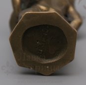 Скульптура «Мальчик с кораблем»