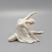 Статуэтка «Балерина Н. М. Дудинская в партии Сюимбике в балете «Шурале», скульптор В. И. Сычев, ЛЗФИ, 1956-67 гг.