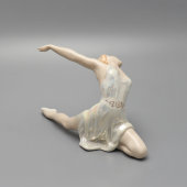 Статуэтка «Балерина Н. М. Дудинская в партии Сюимбике в балете «Шурале», скульптор В. И. Сычев, ЛЗФИ, 1956-67 гг.