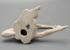 Статуэтка «Балерина Н. М. Дудинская в партии Сюимбике в балете «Шурале», скульптор В. И. Сычев, ЛЗФИ, 1956-67 гг.