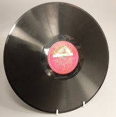 Старинная пластинка: Lata Mangeshker / Mukesh & Chorus (песни из фильмов на индийском) . His Master's Voice. 1950-е