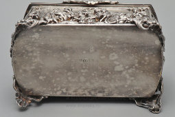 Старинная шкатулка с рельефным декором, белый металл, чеканка, Европа, нач. 20 в.