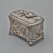 Старинная шкатулка с рельефным декором, белый металл, чеканка, Европа, нач. 20 в.