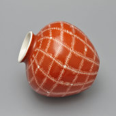 Настольная декоративная ваза с декором в виде стилизованной сетки со стежками, фарфор, Дулево, 1950-е