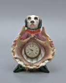 Подчасник, корпус для часов​ «Собака с раковиной», фарфор, Европа, 19 век
