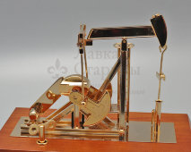 Заводной музыкальный сувенир «Нефтяная вышка», дерево, металл с напылением, Европа, 2000-2010 гг.