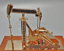 Заводной музыкальный сувенир «Нефтяная вышка», дерево, металл с напылением, Европа, 2000-2010 гг.