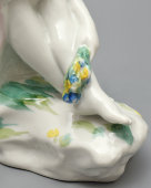 Статуэтка «Девушка с букетом (На отдыхе)», скульптор Гендельман Е. А, художник Лупанова Е. Н., ЛФЗ, 1950-60 гг.