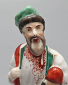 Старинная фарфоровая статуэтка «Мужик с лаптями», завод Кудинова, 2-я четв. 19 в.