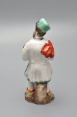 Старинная фарфоровая статуэтка «Мужик с лаптями», завод Кудинова, 2-я четв. 19 в.