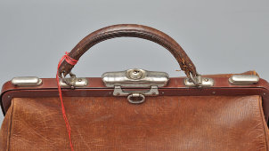 Старинный саквояж доктора, сумка фельдшера из натуральной кожи, рабочий замок с ключиком, фирма W.M.&Co, Европа, 1-я пол. 20 в.