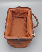 Старинный саквояж доктора, сумка фельдшера из натуральной кожи, рабочий замок с ключиком, фирма W.M.&Co, Европа, 1-я пол. 20 в.