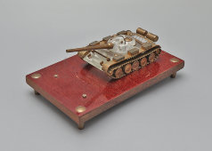 Масштабная модель-макет танка Т-62, подарок советскому военному, латунь, стекло, СССР, 1960-е