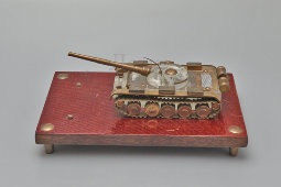 Масштабная модель-макет танка Т-62, подарок советскому военному, латунь, стекло, СССР, 1960-е