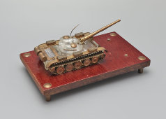 Масштабная модель-макет танка Т-62, подарок советскому военному, латунь, стекло, СССР, 1960-е