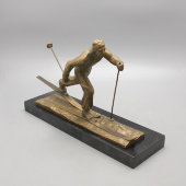 Советская спортивная скульптура «Лыжник бегущий», скульптор А. В. Крыжаноская, бронза, камень, СССР, 1950-е