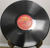 Советская старинная / винтажная пластинка 78 оборотов для граммофона / патефона с песнями В. А. Нечаев: «Отслужу, к тебе приеду» и «Осенние листья»