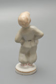 Статуэтка «Танцор» из комплекта «Латышский народный танец», автор Новоженец Л. А., фарфор, Рижский ФФЗ, 1960-е