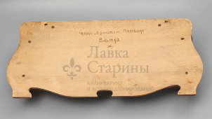 Старинная подвесная полка с полотенцедержателем «Сказка о золотом петушке», русский стиль, дерево, Вятка, н. 20 в.