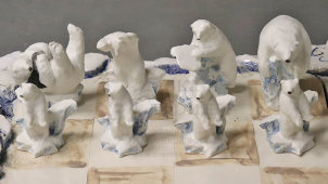 Большие авторские фарфоровые шахматы «Белые и бурые медведи», скульптор Асиновский И. А., Санкт-Петербург, 2017 г.