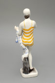 Статуэтка «Купальщица» в желтом купальнике, скульптор Гендельман Е. А., ЛФЗ, 1950-60 гг.