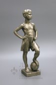 Советская скульптура «Юный футболист СССР»