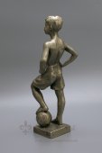 Советская скульптура «Юный футболист СССР»