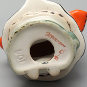 Статуэтка «Солоха» по мотивам повести Н. В. Гоголя «Ночь перед Рождеством», скульптор Трегубова В. М., Коростень, 1955-62 гг.