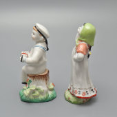 Комплект статуэток «Юный гармонист-смелый» и «Юная плясунья», скульптор Столбова Г. С., ЛФЗ