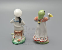 Комплект статуэток «Юный гармонист-смелый» и «Юная плясунья», скульптор Столбова Г. С., ЛФЗ