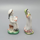 Комплект статуэток «Юный гармонист-смелый» и «Юная плясунья», скульптор Столбова Г. С., ЛФЗ