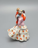Статуэтка «Уральская кадриль», скульптор Малышева Н. А., фарфор Дулево, 1963 г.