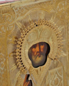 Старинная икона в латунном окладе и киоте «Святитель Николай Чудотворец», Россия, кон. 19, нач. 20 вв.