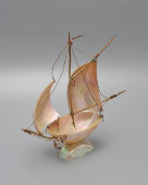 Интерьерное украшение, подставка для часов, подчасник «Парусник» (Кораблик), перламутр, латунь, Европа, кон. 19 в.