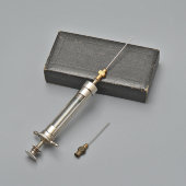 Старинный медицинский шприц с двумя иглами в футляре, Европа, 1-я пол. 20 в.