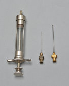 Старинный медицинский шприц с двумя иглами в футляре, Европа, 1-я пол. 20 в.