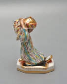 Статуэтка «Узбечка перед зеркалом» в редкой росписи, скульптор Федорова Т. А., фарфор, ЛЗФИ, 1956-67 гг.