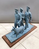 Авторская скульптура большого размера «Пограничники с собакой», тонированный гипс, СССР, 1970-е 