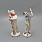 Фигурка «Девочка с лыжами» (Лыжница), скульптор Г. С. Столбова, фарфор ЛФЗ