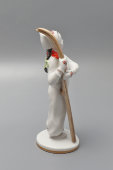 Фигурка «Девочка с лыжами» (Лыжница), скульптор Г. С. Столбова, фарфор ЛФЗ, 1950-60 гг.