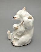 Статуэтка «Медведь с контрабасом» из композиции «Квартет» с позолотой, скульптор Б. Я. Воробьев, фарфор ЛФЗ, 1950-60 гг.