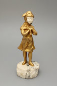 Статуэтка девочки в муфте из овечьей головы, H. Tremo, бронза, кость, мрамор, ар-деко, Европа, 1910-20 гг.