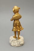 Статуэтка девочки в муфте из овечьей головы, H. Tremo, бронза, кость, мрамор, ар-деко, Европа, 1910-20 гг.