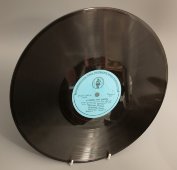 Виктория Иванова с песнями «Купите мои цветы» (на итальянском языке из к/ф «Дороги») и «Марекьяре». Апрелевский завод. 1950-е гг.