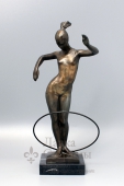 Скульптура «Гимнастка с обручем»