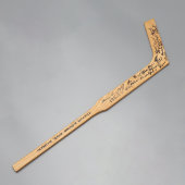 Сувенирная клюшка с автографами хоккеистов «XXVI Международный хоккейный турнир» на призы газеты Известия, дерево, 1993 г.