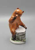 Чернильница «Медведь у пня», скульптор Воробьев Б. Я.,​ художник Ризнич И. И., фарфор, ЛФЗ, 1950-е
