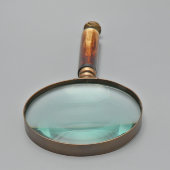 Большая старинная лупа, увеличительное стекло с ручкой из полированного дерева и набалдашником в виде плодового ореха, Европа, нач. 20 в.