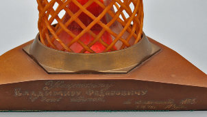 Сувенир на тему космоса, настольная композиция «Запуск космической ракеты», сталь, пластмасса, СССР, 1970-е